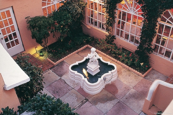 FOURWAYS INN AND COTTAGES (Bermuda )